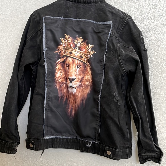 Distressed crowned lion denim jacket - Picture 2 of 2